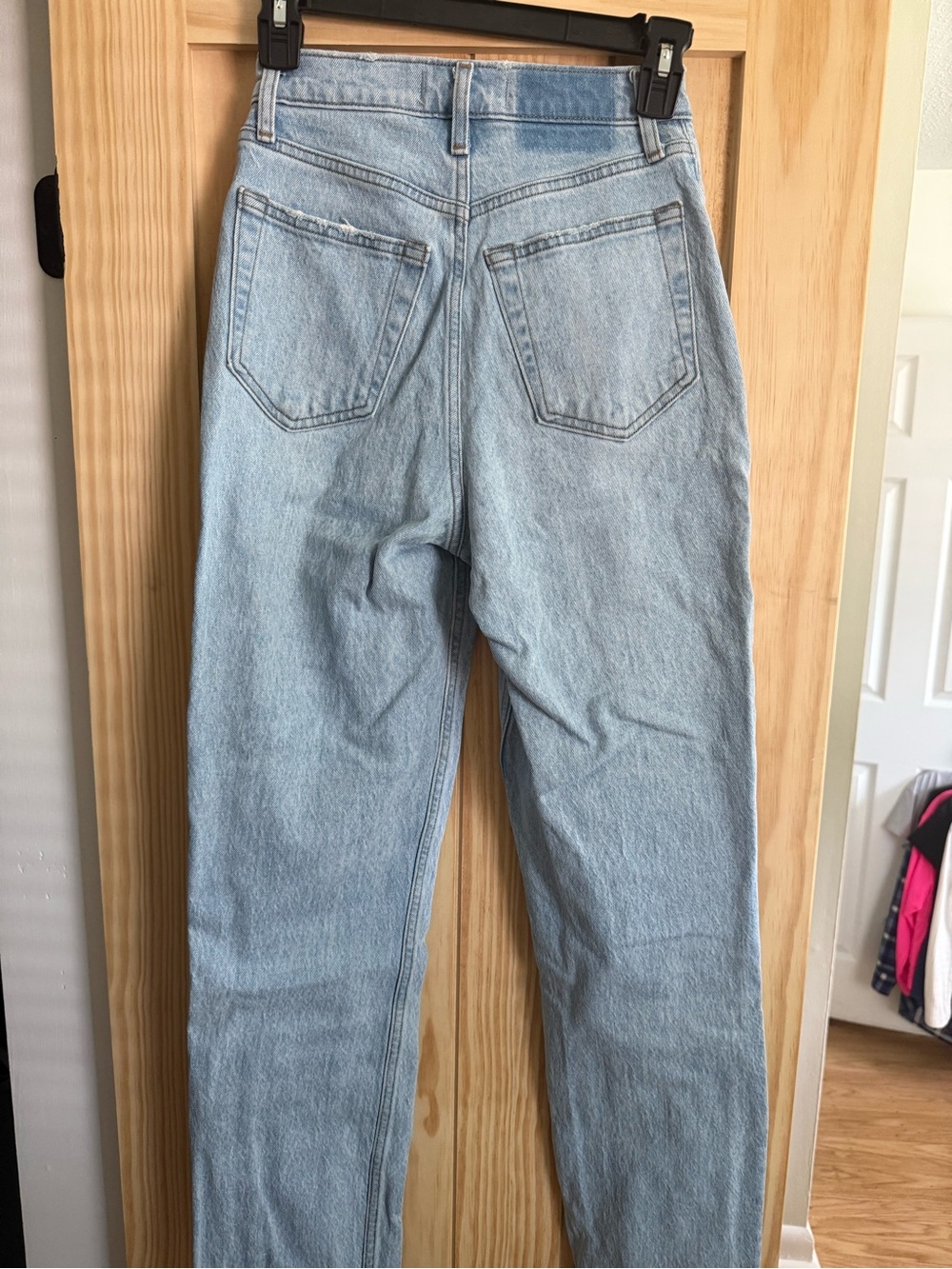 Abercrombie & Fitch 90s Straight Light Wash High-Rise Jeans - Curve Love. - Picture 2 of 3